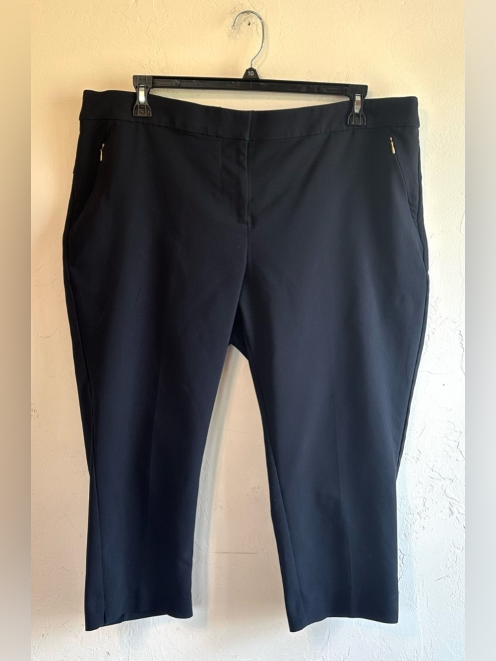 EVRI Classic Black Stretch Relaxed Fit Capri Cropped Gold Detail Pants Sz 18W